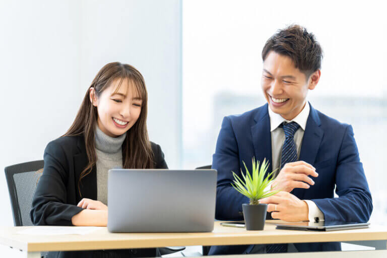 システムエンジニアとして働く社員のイメージ（伊豆の国市のIT企業）